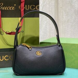 Gucci Black Leather Shoulder Bag with Gold Double G